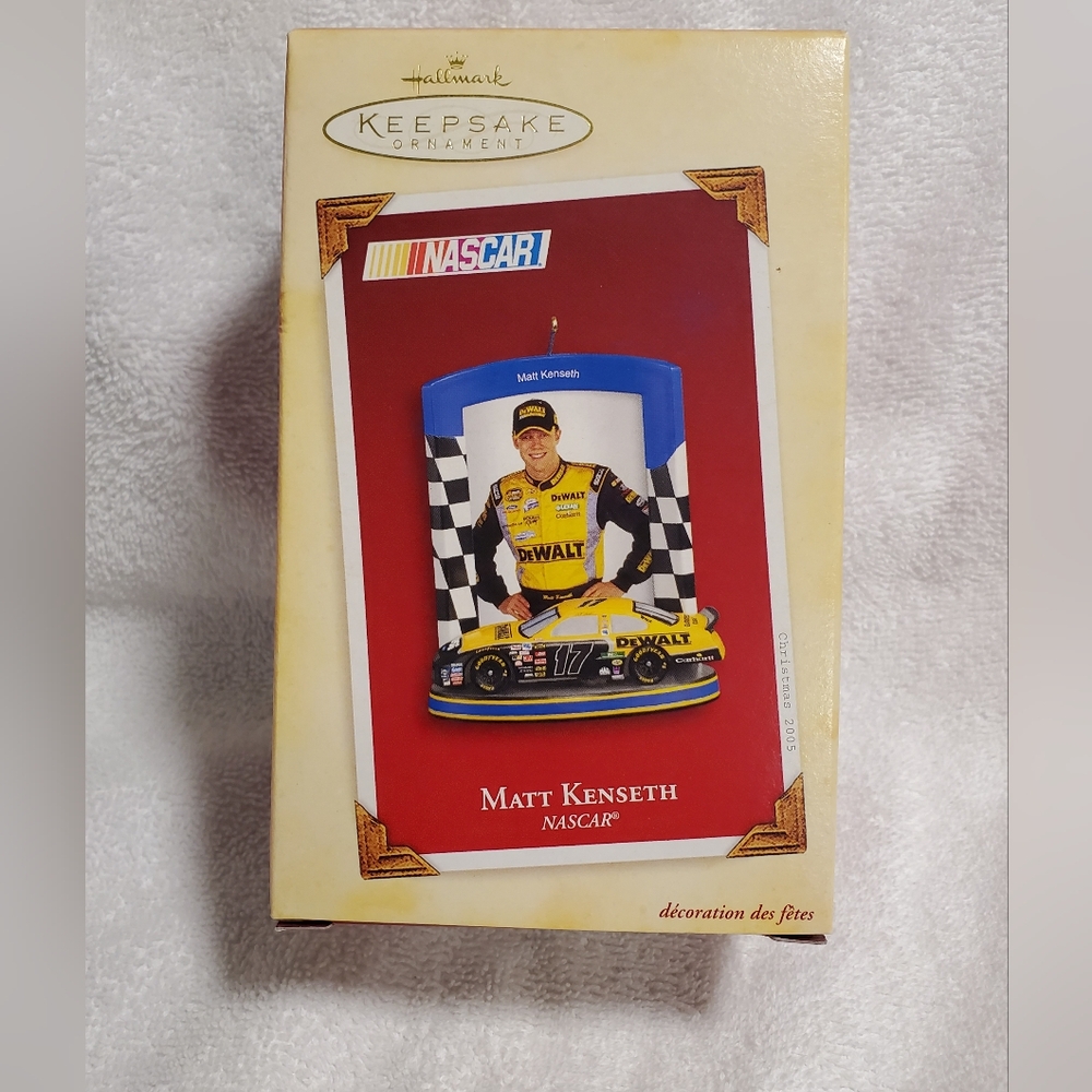 NEW IN BOX HALLMARK KEEPSAKE ORNAMENT NASCAR MATT KENSETH #17 2005